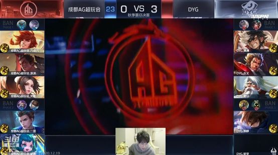前往冠军之路！ Top Esports 官方关注了 Kanavi 、教练 Hongmi 和刘青松的微博